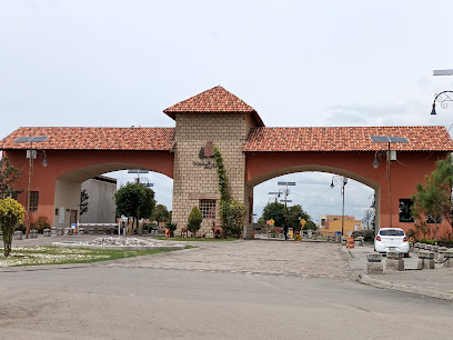 Arco Monumental De Provenzal Del Bosque