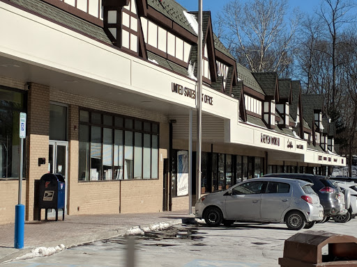 Shopping Mall «Golden Horseshoe Shopping Center», reviews and photos, 1088 Wilmot Rd, Scarsdale, NY 10583, USA