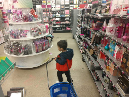 Variety Store «Five Below», reviews and photos, 242 Commons Dr, Chicago Ridge, IL 60415, USA