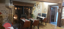 Atmosphère du Restaurant familial Auberge de la Vieille Maison à Beaulon - n°3