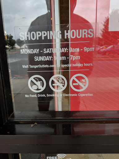 Clothing Store «Under Armour Factory House», reviews and photos, 33 Outlet Square, Hershey, PA 17033, USA