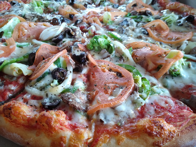 #8 best pizza place in Beaufort - The Upper Crust