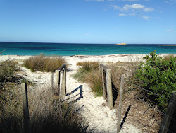 Foto de Stumpys Bay com linha costeira longa e reta