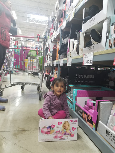 Shopping Mall «Brandywine Square Shopping Center», reviews and photos, Quarry Rd & U.S. 30, Downingtown, PA 19335, USA