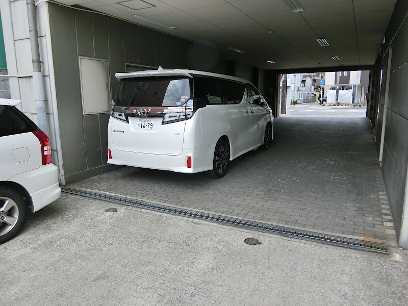 ネッツトヨタ中央大阪 吹田店 (大阪府吹田市穂波町 自動車販売店 