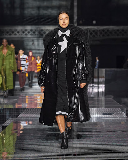 Clothing Store «Burberry Outlet», reviews and photos, 8200 Vineyard Dr, Orlando, FL 32821, USA