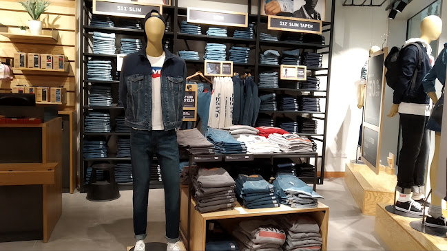 Levi's® Factory Outlet London O2 - Clothing store