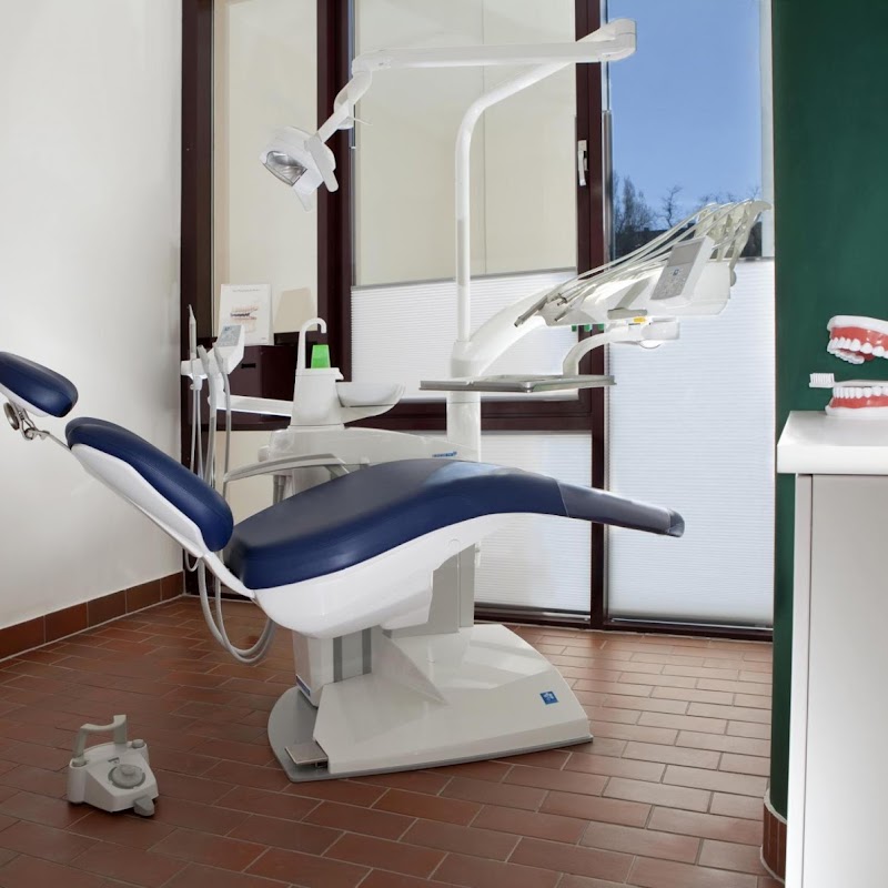 Zahnarztpraxis Im Torbogen - Fr. Berisha