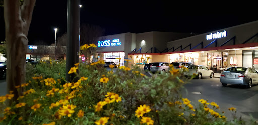Clothing Store «Ross Dress for Less», reviews and photos, 1030 N Rengstorff Ave, Mountain View, CA 94043, USA