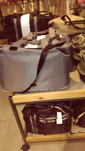 Shoe Store «DSW Designer Shoe Warehouse», reviews and photos, 60 NJ-17, Paramus, NJ 07652, USA