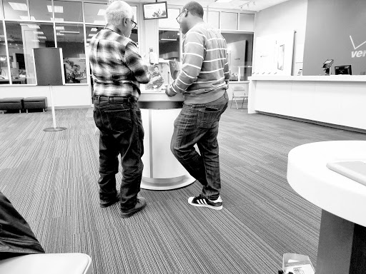 Cell Phone Store «Verizon», reviews and photos, 1773 E Main St, Mohegan Lake, NY 10547, USA