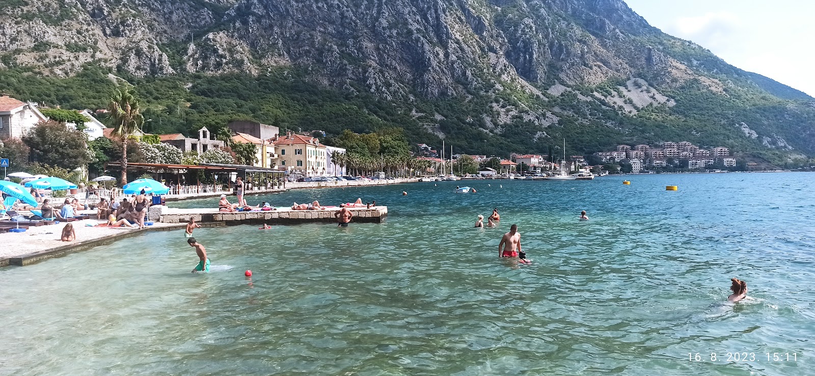 Photo de Risan Public Beach avec un rivage droit