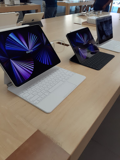 Computer Store «Apple Partridge Creek», reviews and photos, 17360 Hall Rd, Charter Twp of Clinton, MI 48038, USA