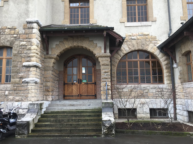 Rezensionen über School Des Pervenches in Carouge - Schule