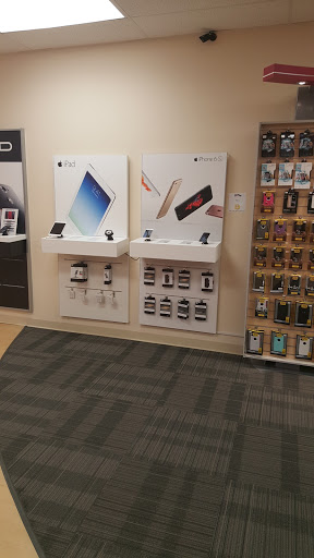 Cell Phone Store «Verizon Authorized Retailer, TCC», reviews and photos, 2100 Dixwell Ave, Hamden, CT 06514, USA