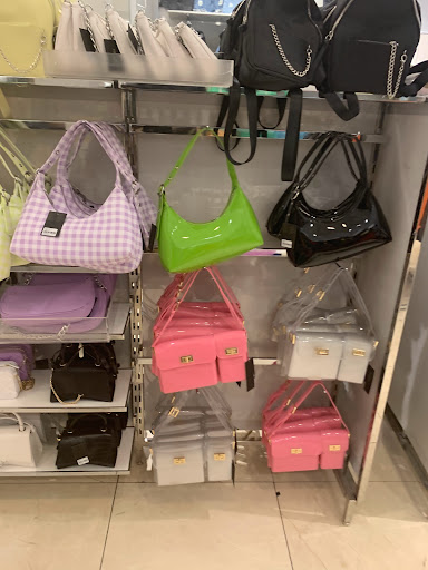 Clothing Store «Forever 21», reviews and photos, 1001 N Arney Rd #1000, Woodburn, OR 97071, USA