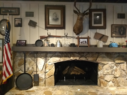 American Restaurant «Cracker Barrel Old Country Store», reviews and photos, 2920 Hospitality St, Tallahassee, FL 32303, USA