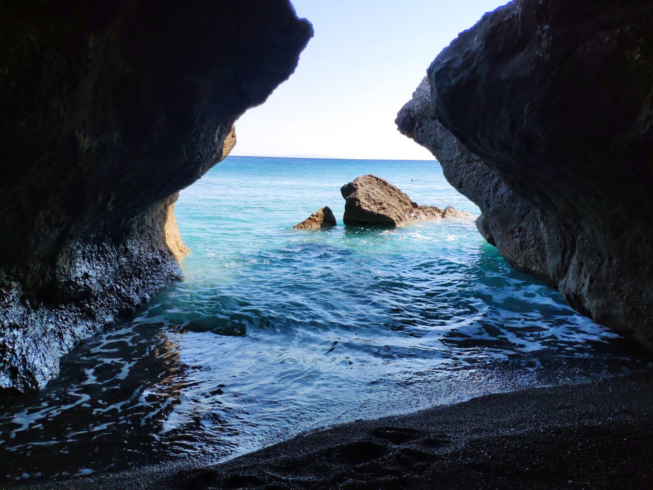 Foto von Ammoudi beach befindet sich in natürlicher umgebung