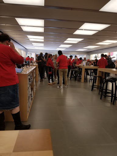 Computer Store «Apple Fashion Valley», reviews and photos, 7007 Friars Rd, San Diego, CA 92108, USA