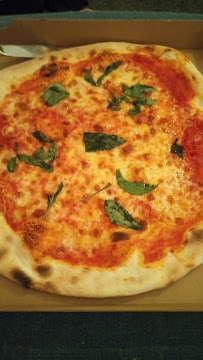 Pizza du Pizzeria Bella Napoli Food Truck Italien , Lagny-sur-Marne (Pizza cuite au feu du bois )) - n°7