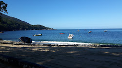 Praia da Serraria'in fotoğrafı uçurumlarla desteklenmiş