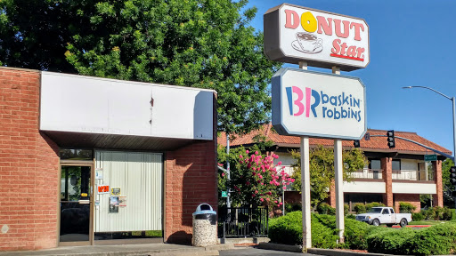 Donut Star, 93 W Court St, Woodland, CA 95695, USA, 