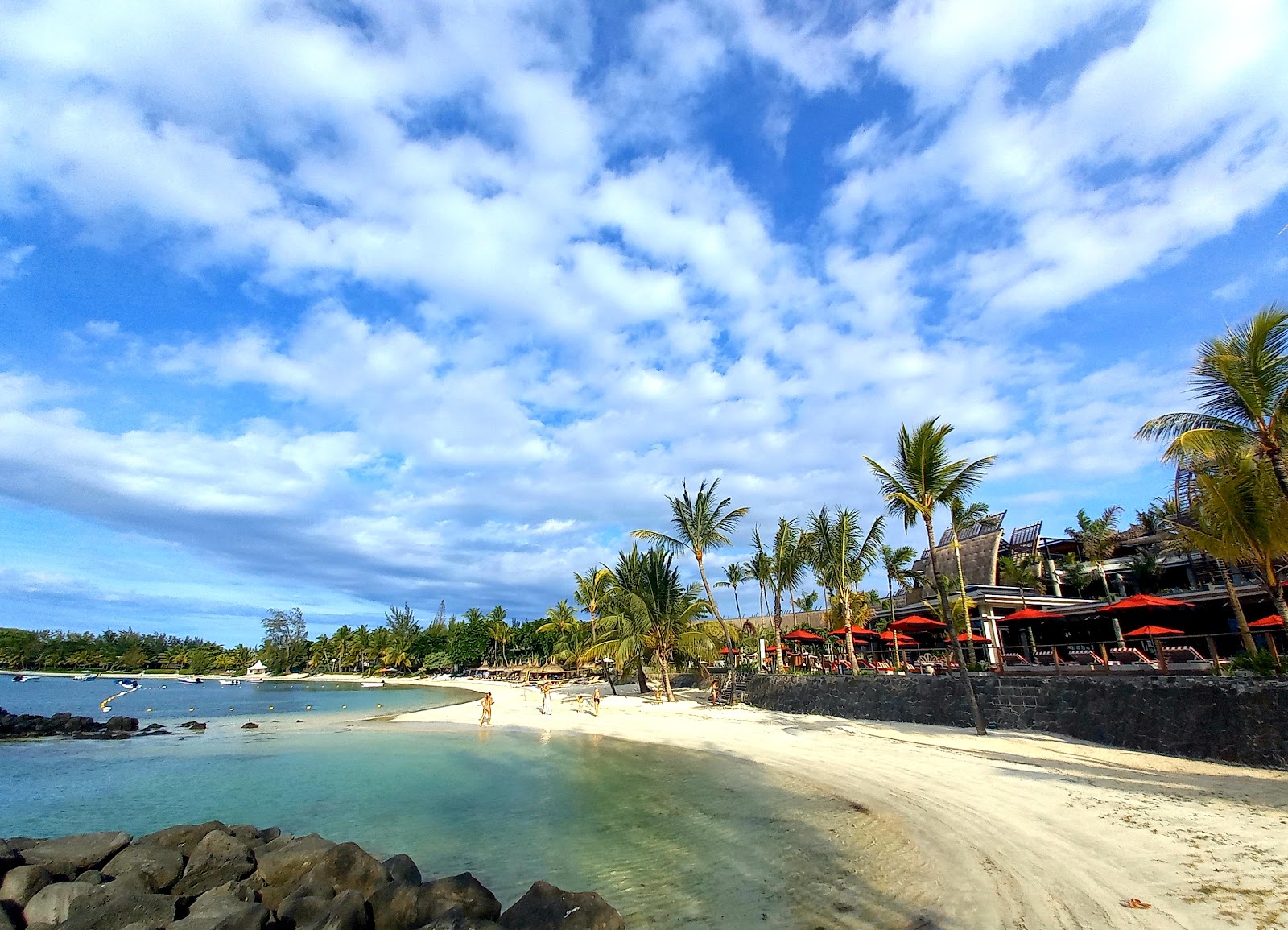 Fotografie cu CocoNuts Resot Beach - locul popular printre cunoscătorii de relaxare