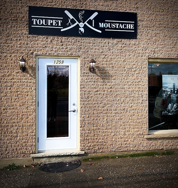 toupet et moustache