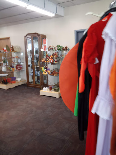 Thrift Store «New 2 You», reviews and photos, 18230 Torrence Ave, Lansing, IL 60438, USA