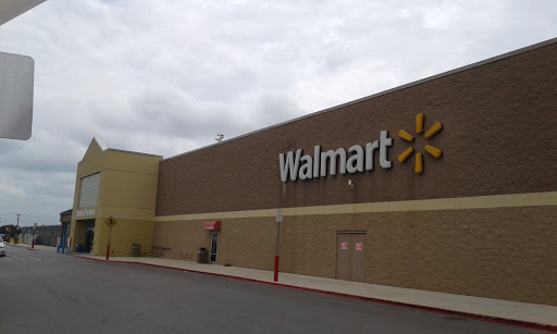 Department Store «Walmart Supercenter», reviews and photos, 2151 W Oaklawn Rd, Pleasanton, TX 78064, USA