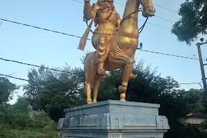 King Sangiliyan's Statue image