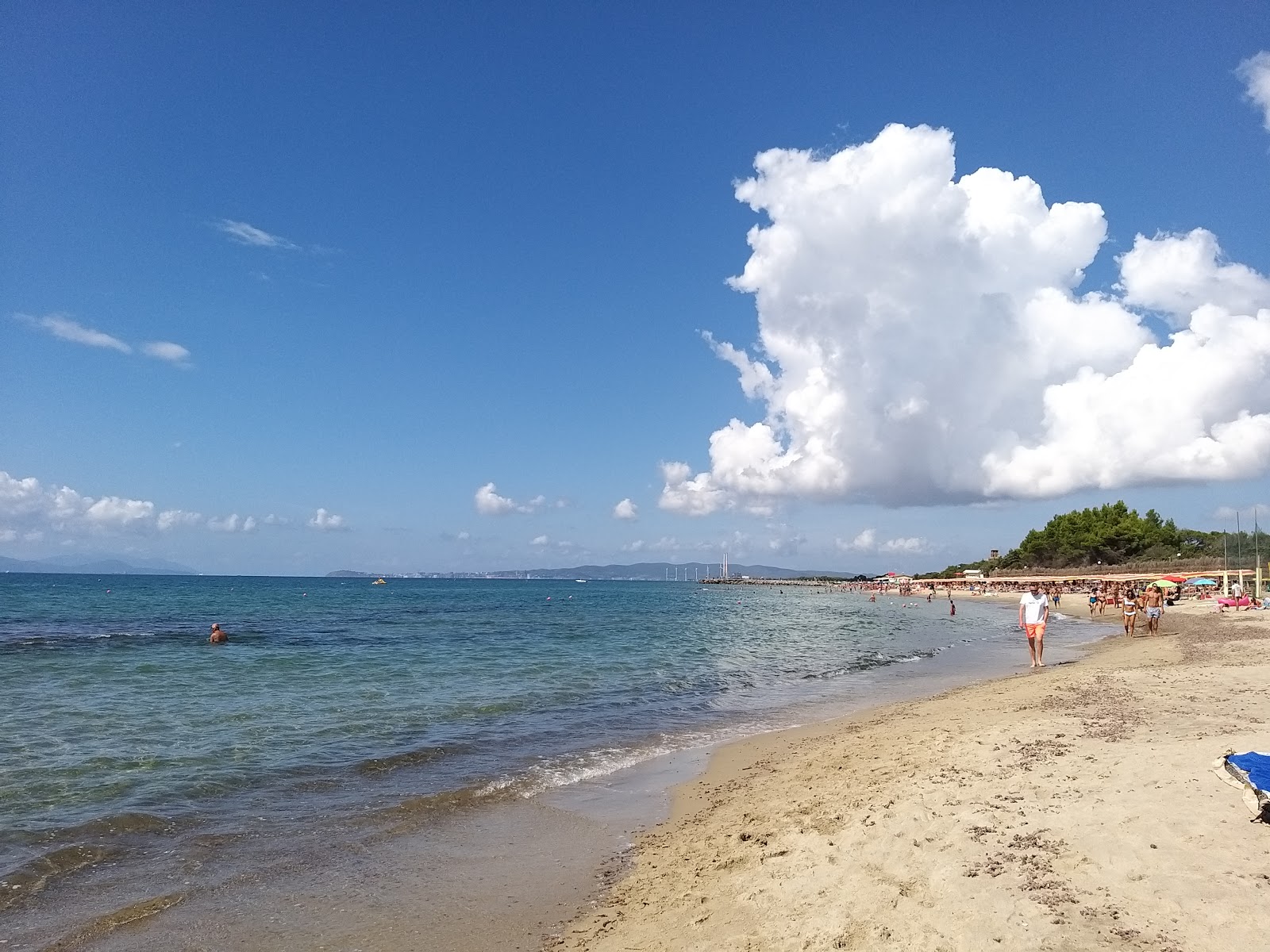 Foto de Spiaggia Libera di Torre Mozza com praia espaçosa