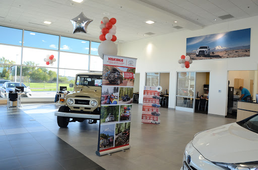 Toyota Dealer «Sam Leman Toyota Bloomington», reviews and photos, 1502 Morrissey Dr, Bloomington, IL 61701, USA