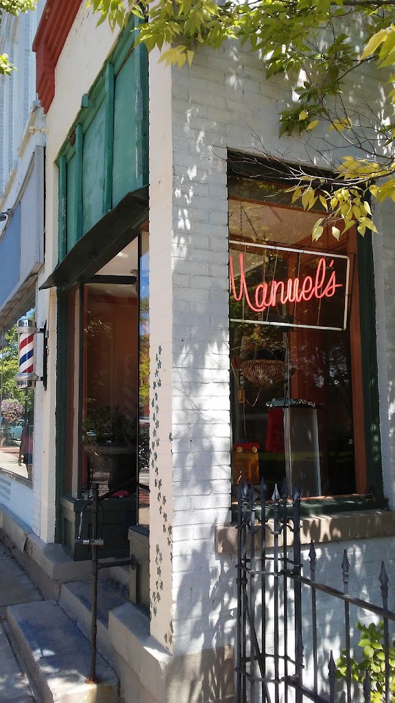 Manuels Barber Shop 44074