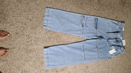 Clothing Store «F21 RED», reviews and photos, 121 Pavilion Pkwy A, Fayetteville, GA 30214, USA