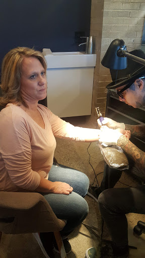 Tattoo Shop «Mothers Tattoo & Body Piercing», reviews and photos, 3625 Dixie Hwy, Elsmere, KY 41018, USA