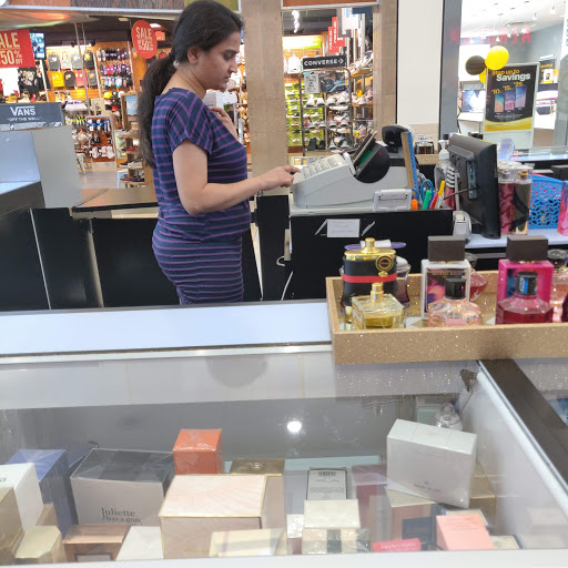 Shopping Mall «Kenwood Towne Centre», reviews and photos, 7875 Montgomery Rd, Cincinnati, OH 45236, USA