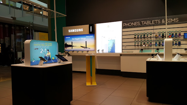 EE - Cell phone store