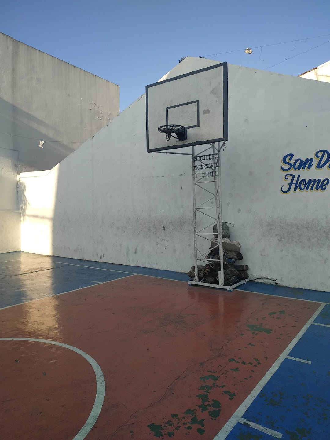 San Diego Compound Basketball Court