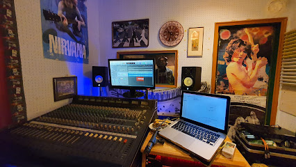 สะหลาตัน Studio