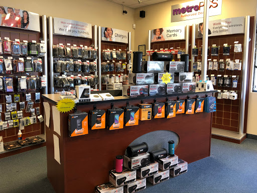 Cell Phone Store «Wireless Toyz 523», reviews and photos, 5891 W Craig Rd, Las Vegas, NV 89130, USA