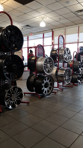 Tire Shop «Discount Tire Store - Center Line, MI», reviews and photos, 26805 Van Dyke, Center Line, MI 48015, USA