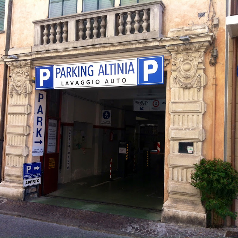 Garage Altinia - Car & Bike Parking in Centro Storico