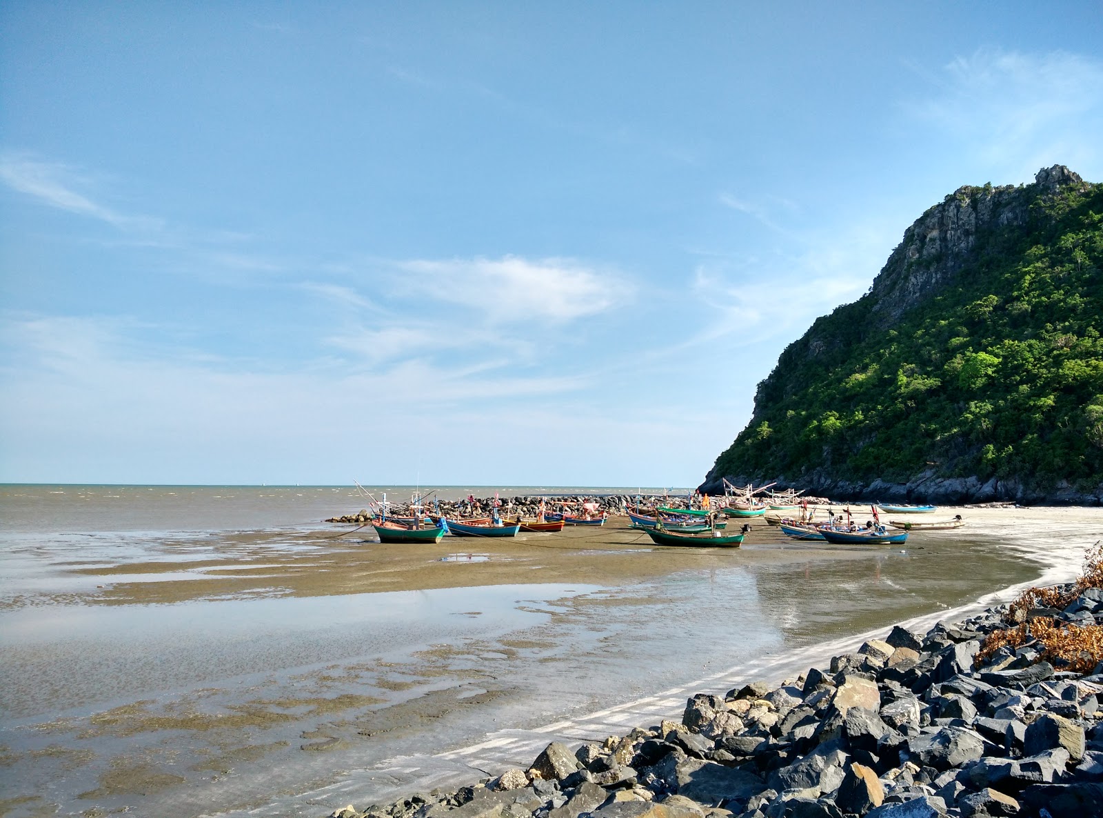 Foto de Baan Kiang Le Ing Pha Beach área de servicios