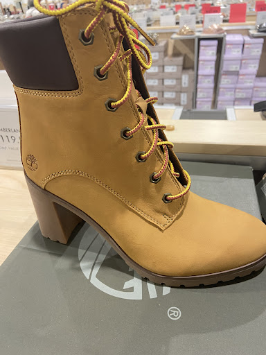 Shoe Store «DSW Designer Shoe Warehouse», reviews and photos, 375 E Altamonte Dr, Altamonte Springs, FL 32701, USA