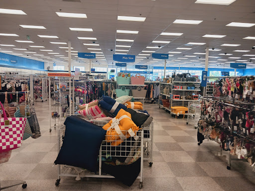 Clothing Store «Ross Dress for Less», reviews and photos, 6901 W Grand Ave, Gurnee, IL 60031, USA