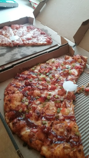 Pizza Restaurant «Round Table Pizza», reviews and photos, 2511 Naglee Rd, Tracy, CA 95304, USA