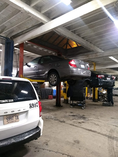 Auto Body Shop «Star Auto Repair And Body Shop», reviews and photos, 5000 N Clark St, Chicago, IL 60640, USA