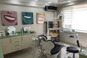 Es&Se İmplant ve Estetik Ortodonti Diş Kliniği image