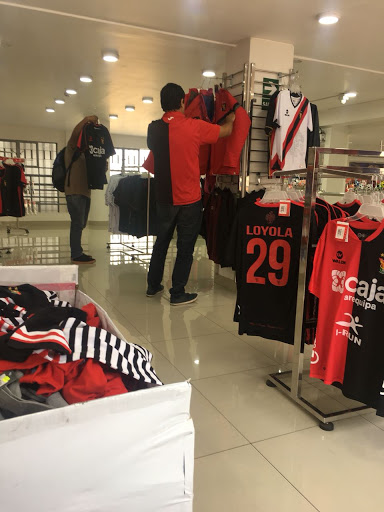 Stores to buy women's sportswear Arequipa